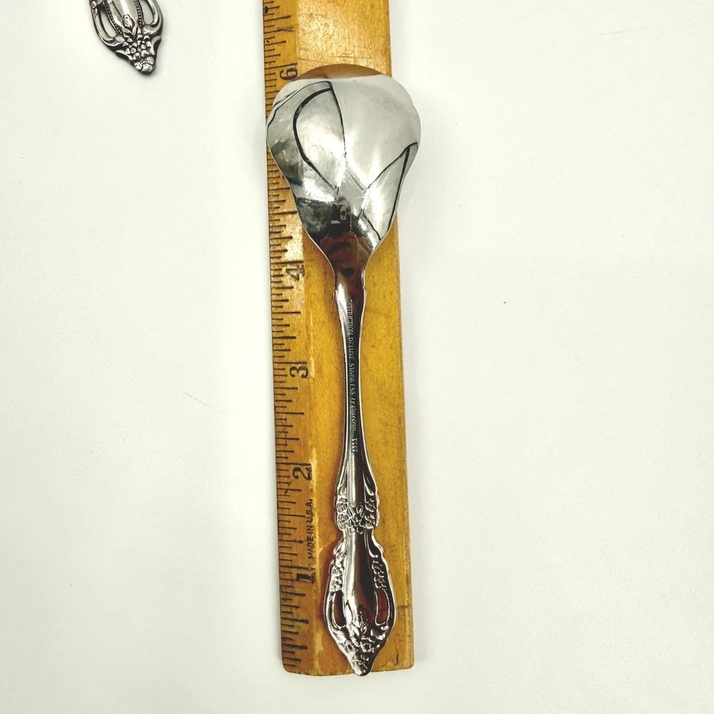 Oneida Distinction Deluxe Raphael Stainless Steel Sugar Shell Spoon Butter Knife